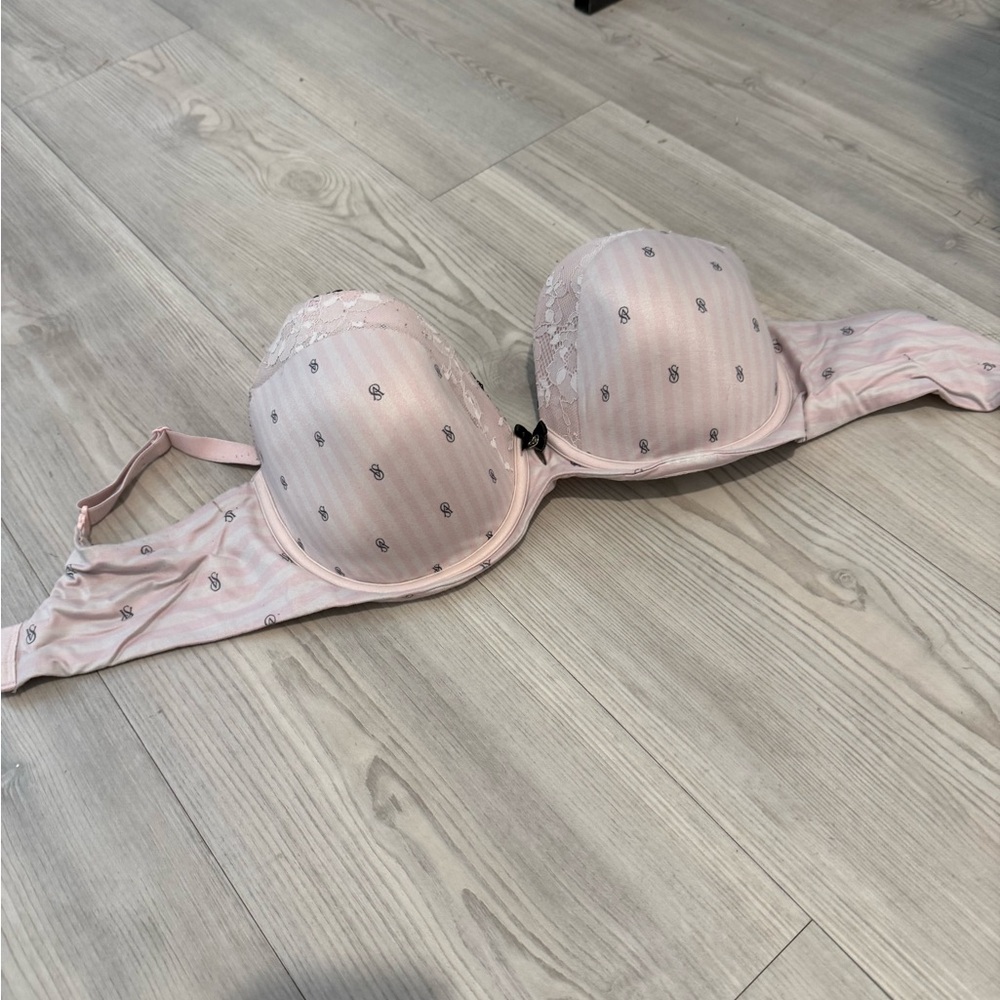 Victoria's Secret Light Pink Patterned Bra
